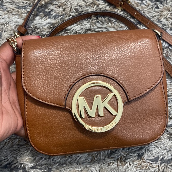 Michael Kors tan crossbody - Picture 2 of 13